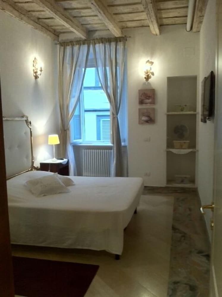 Фото La Castellana