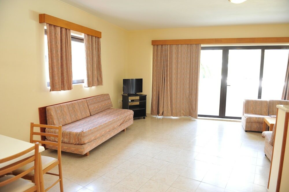 Фото Niki Hotel Apartments