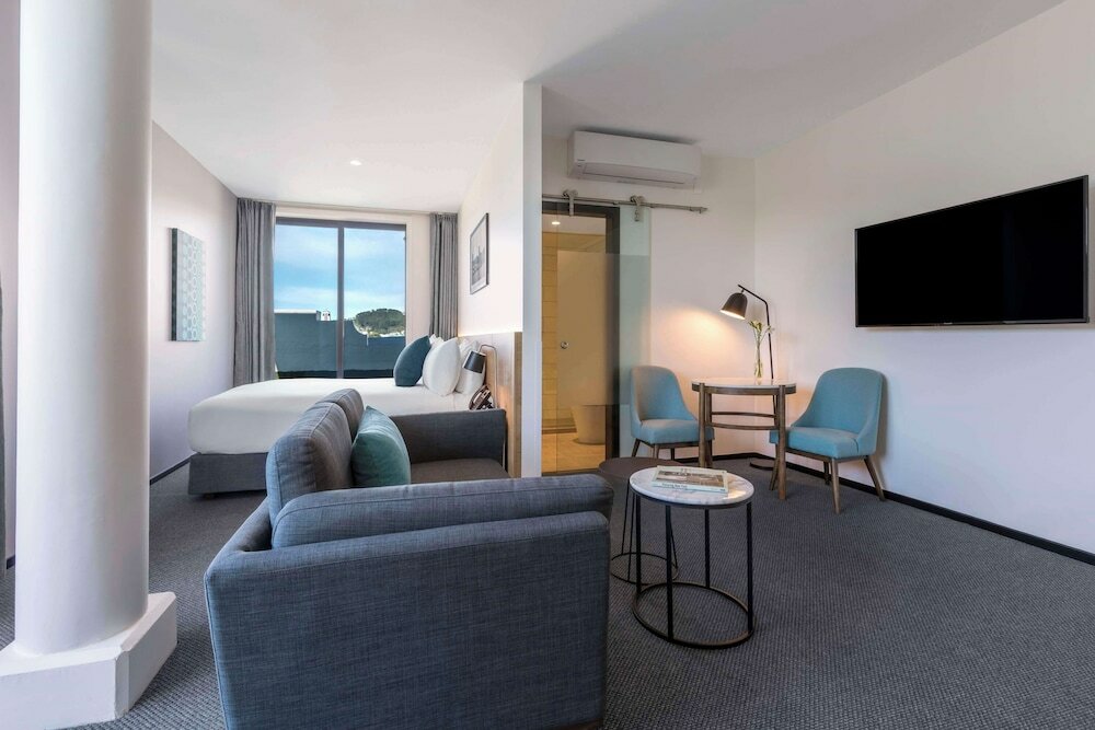 Фото Oaks Wellington Hotel