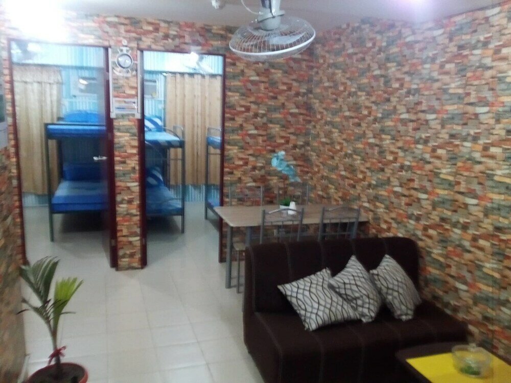 Фото Хостел Samanakan's Seafarers Condotel