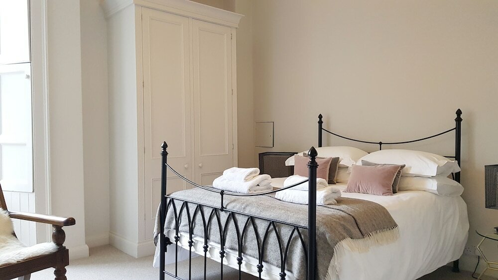 Фото Grand Edinburgh Castlehill Apartment