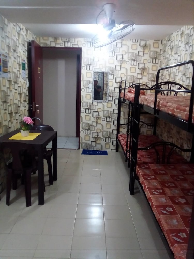 Фото Хостел Samanakan's Seafarers Condotel