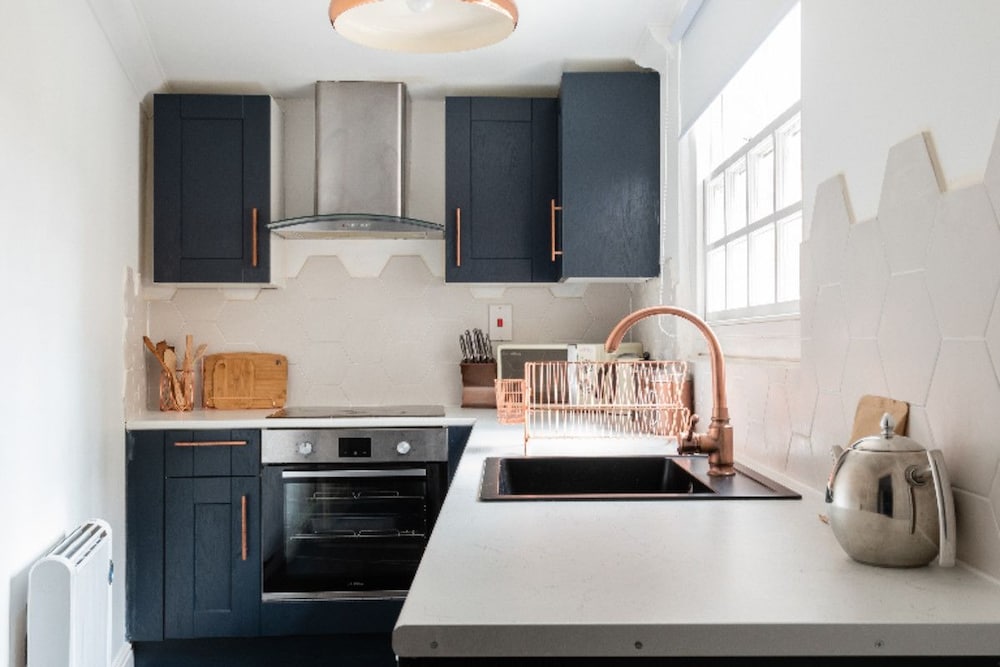 Фото The Historic Gem - Sleek & Central 3bdr Maisonette