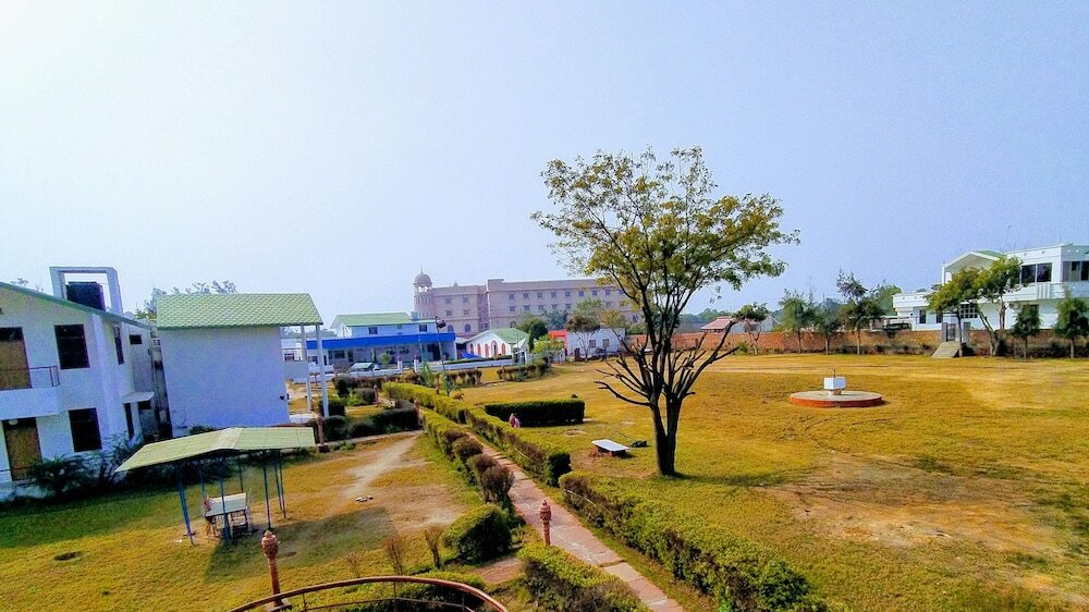 Фото The New Swaraj Resort