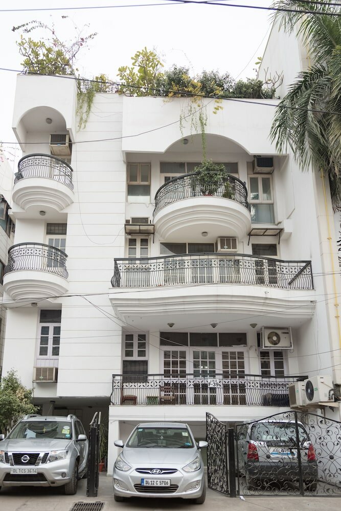 Фото Under My Roof Green Park