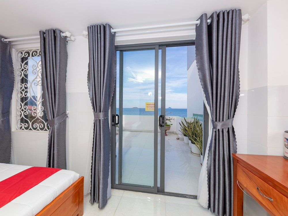 Фото Oyo 1028 Flower House Apartment