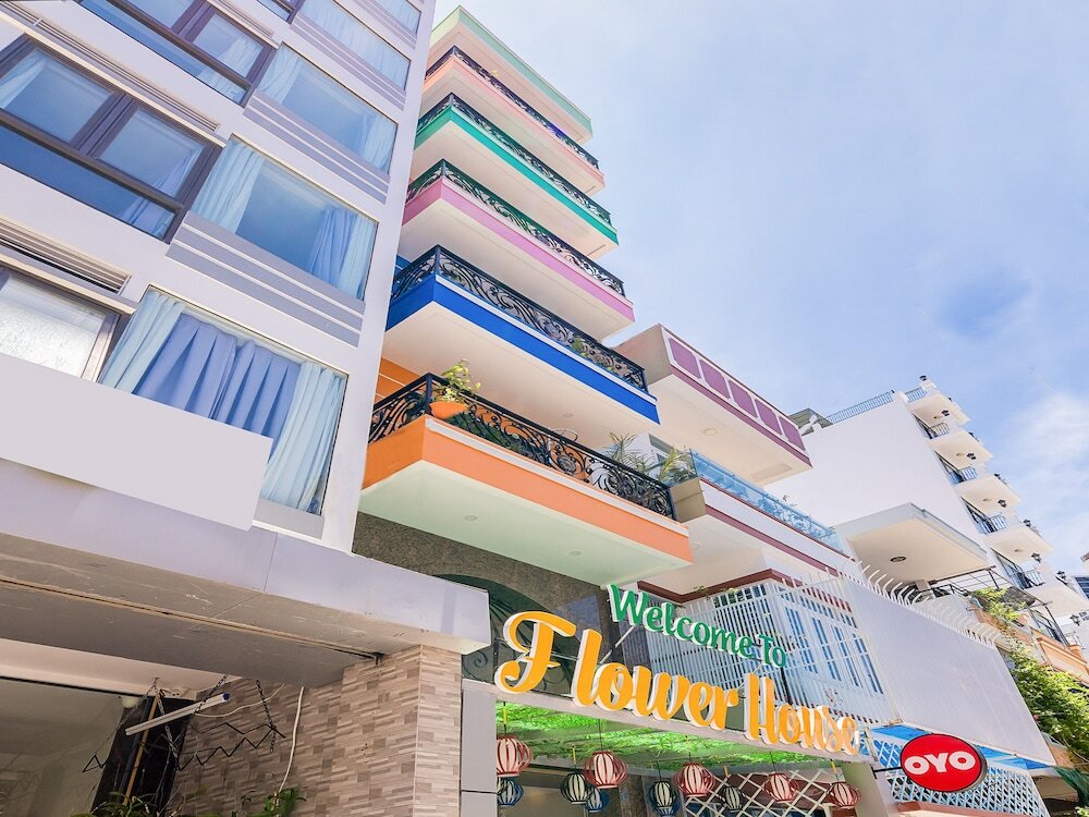 Фото Oyo 1028 Flower House Apartment