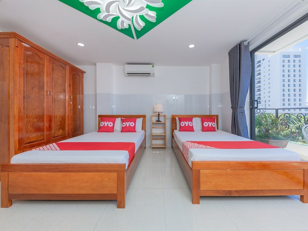 Фото Oyo 1028 Flower House Apartment