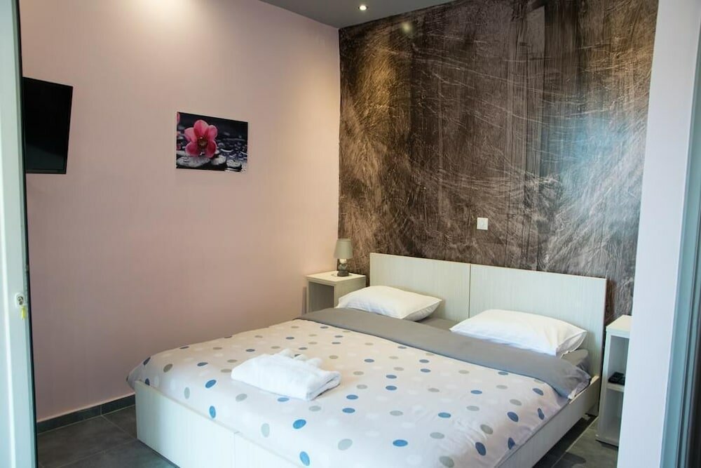 Фото Sunset Apartments near Athens Airport