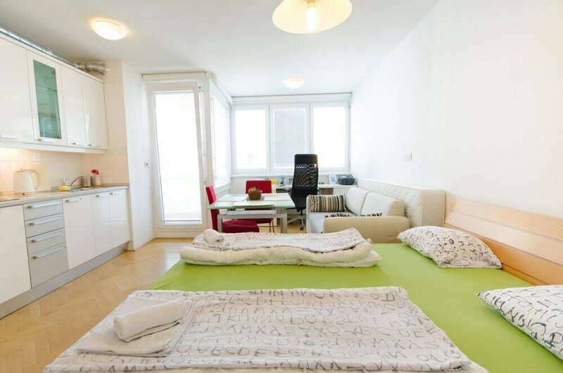 Гостиница City centre studio with a balcony в Любляне
