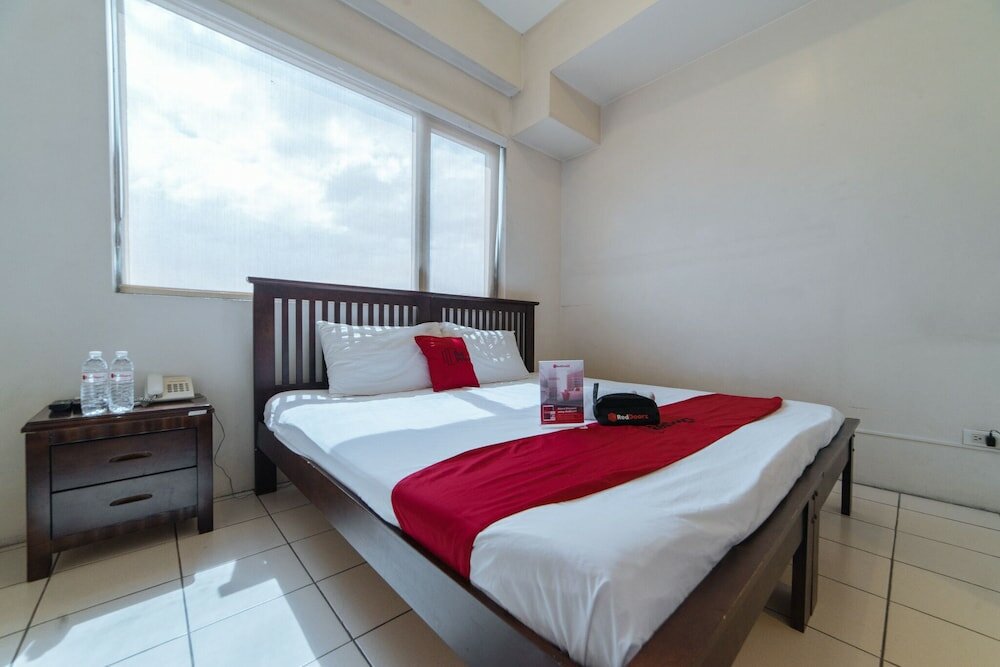 Фото RedDoorz Plus @ E Rodriguez Corner Banawe