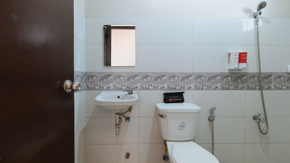 Фото RedDoorz @ Golite Washington - Hostel