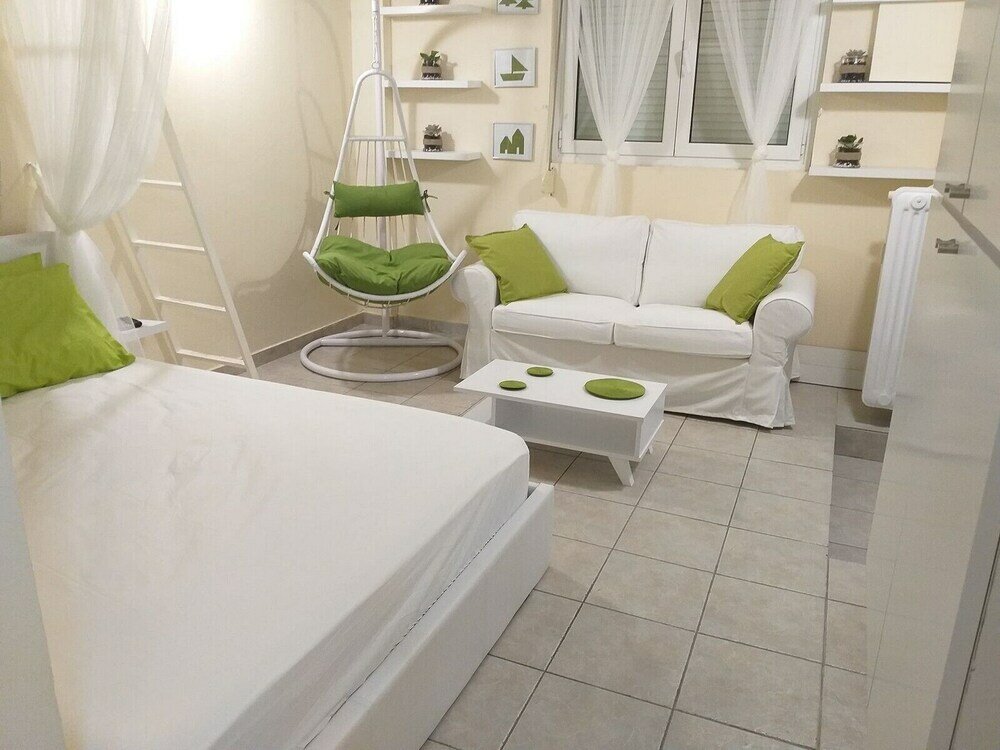 Фото Urban Minimalist Studio Apt. near Pagrati Park