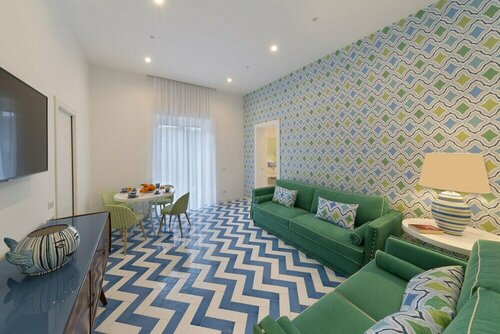 Апартаменты Luxury Four Bedroom Home