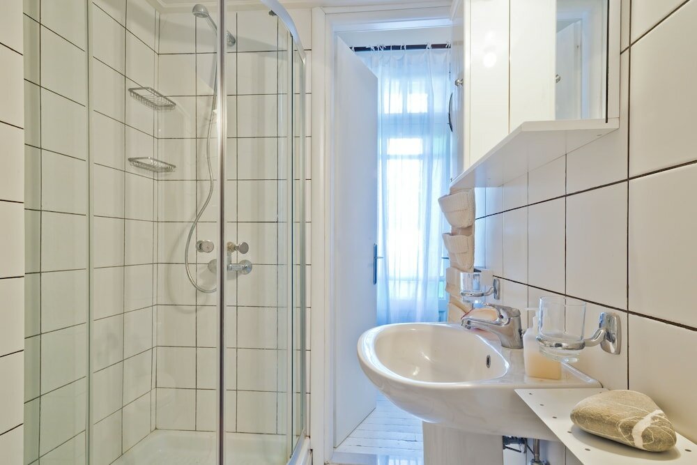 Фото White Traditional House