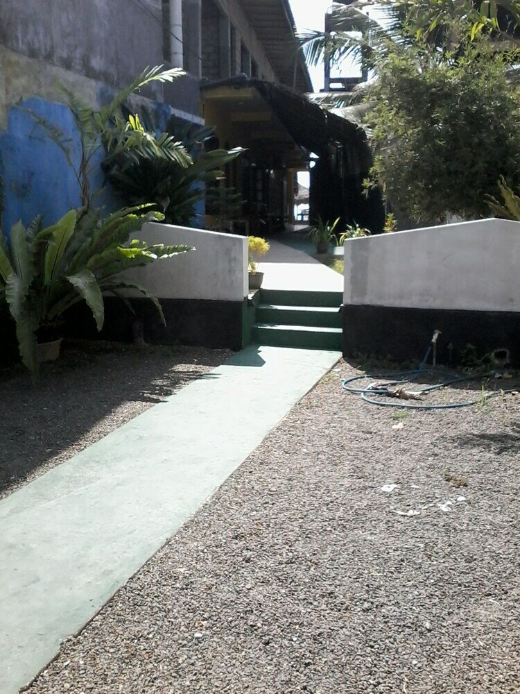 Фото Malika Yellow House