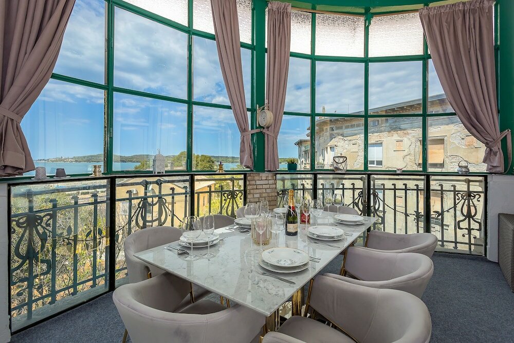 Фото Villa Muenz Luxurious Residence