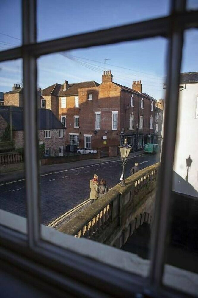 Hotel Fossgate Bridge, York, photo
