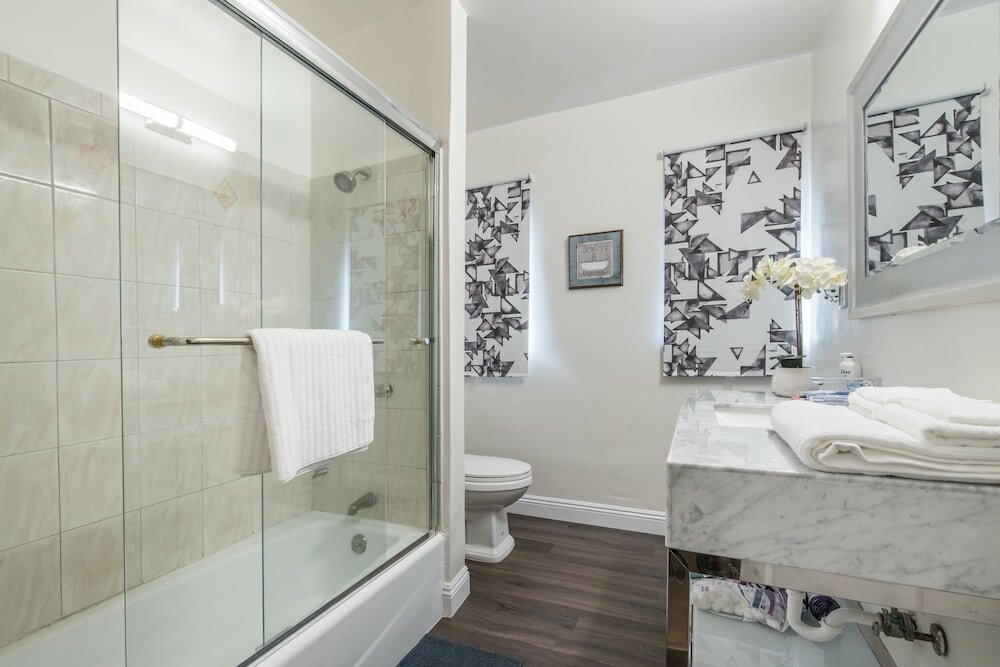 Фото Luxurious Studio City Home