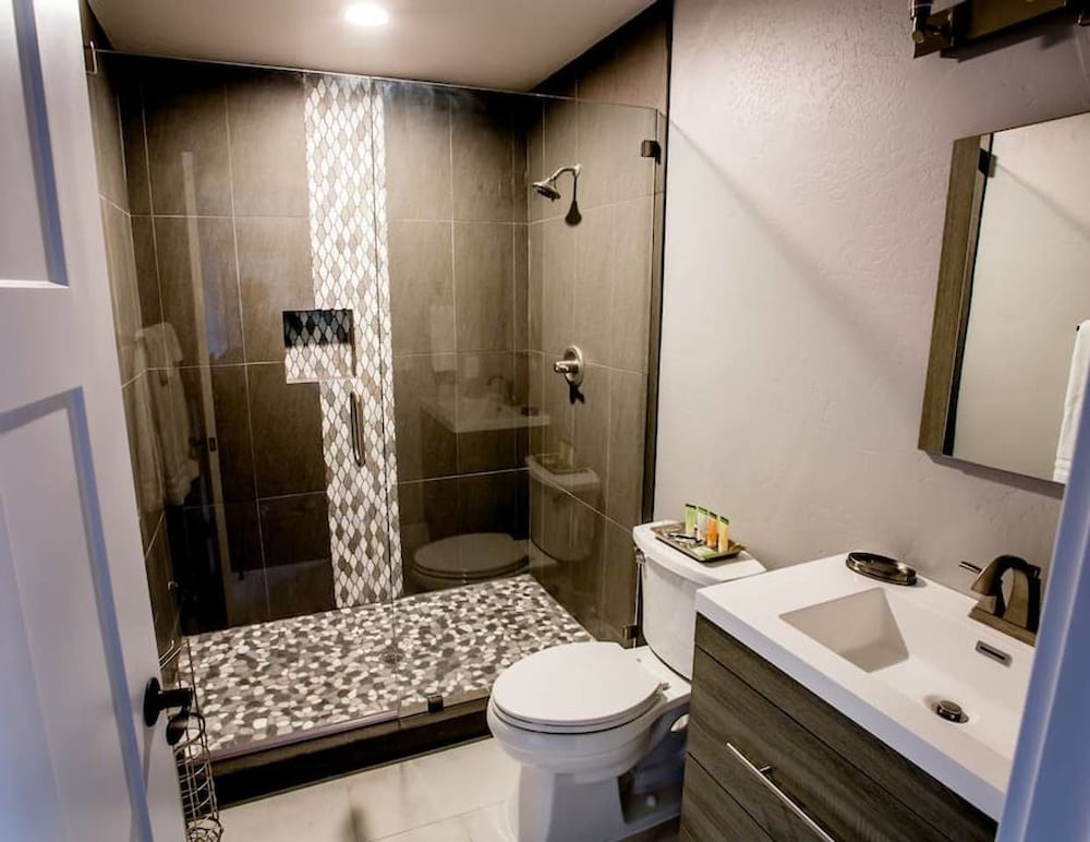 Фото Raven Suite at Rellik House. Winery & Alpaca Farm