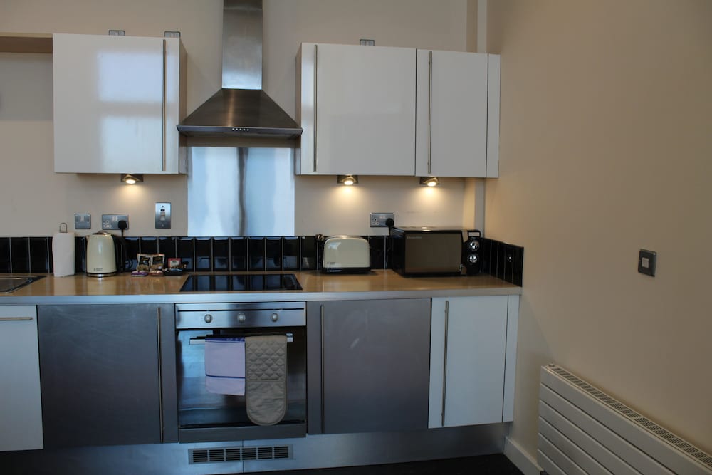 Фото Week2Week Stunning 2 Bed City Centre Apartment