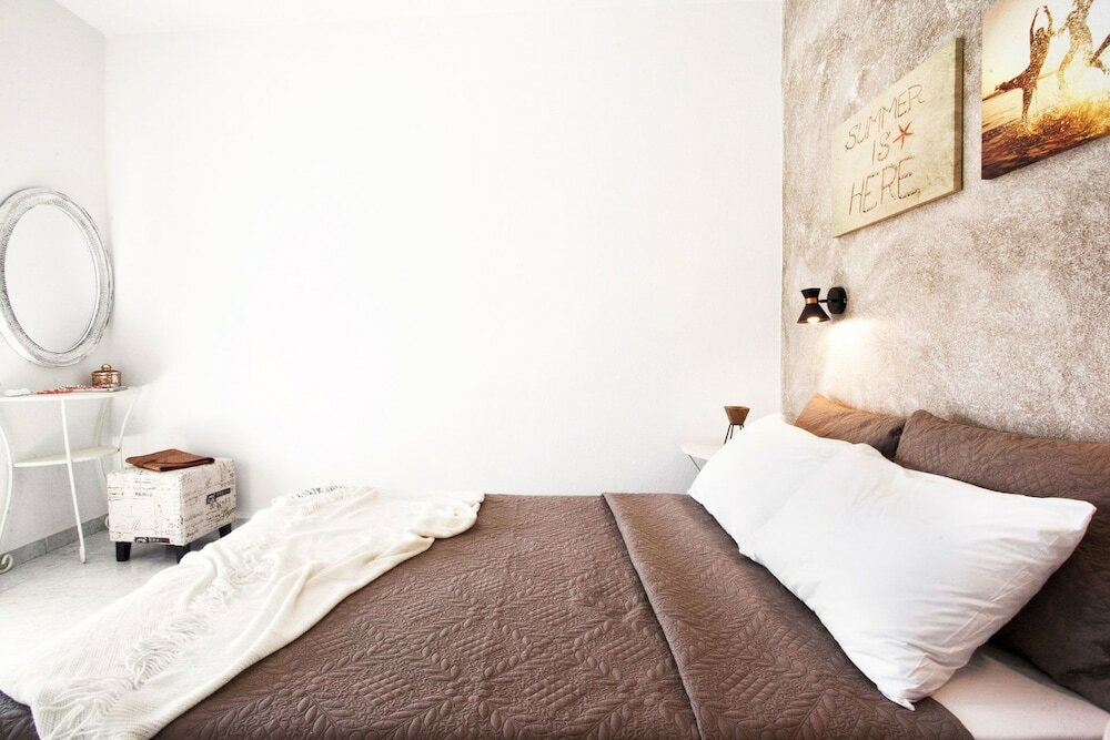 Фото Asprolithos Studios