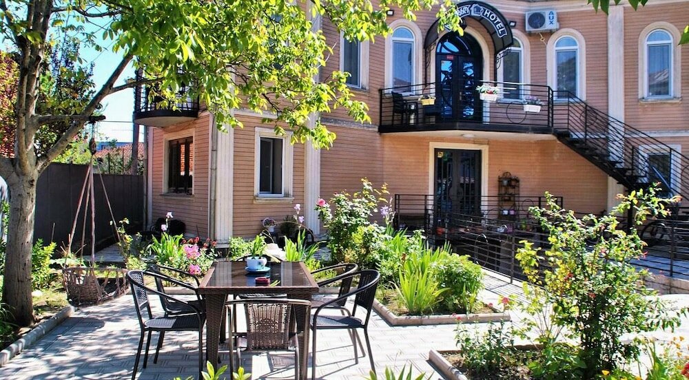 Фото отеля 1