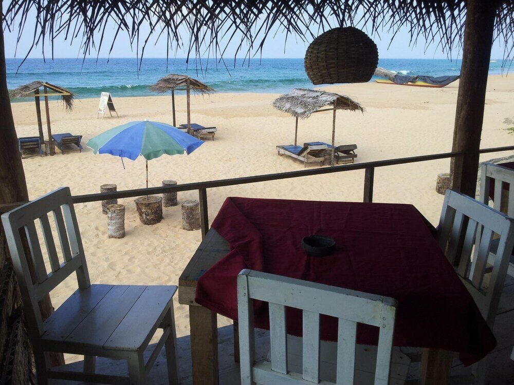 Фото Malika Yellow House