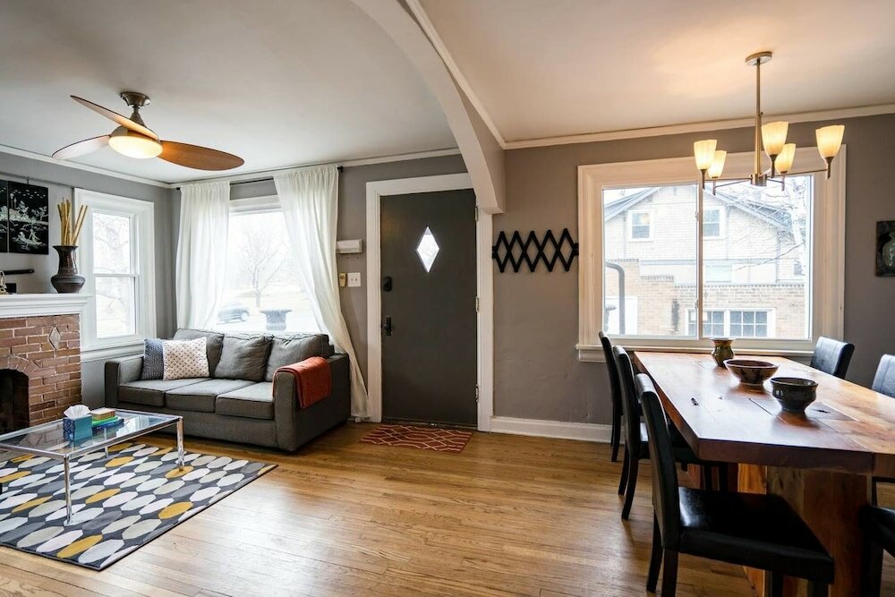 Фото The City Park Cottage With Home Theater