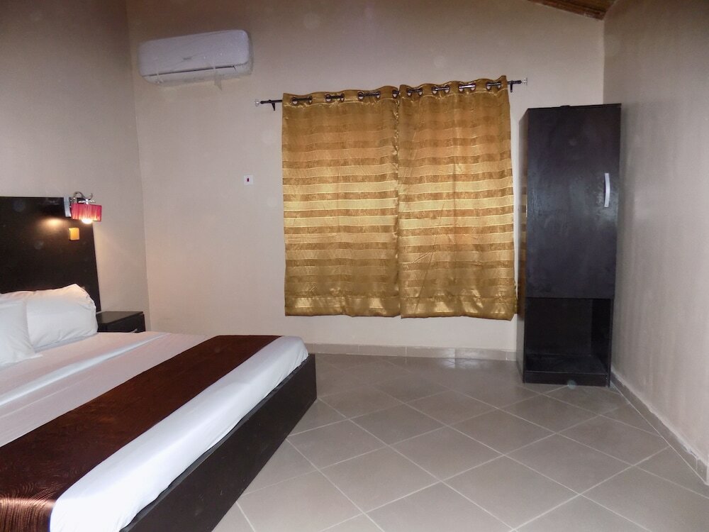 Фото Posh Apartments Bussiness Hotel