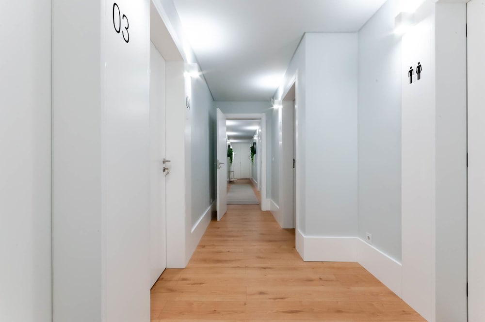 Фото Nlc Rooms & Suites