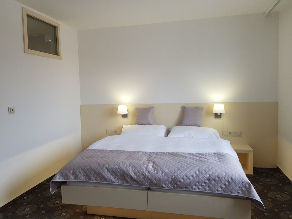 Фото Hotel Chmelnice