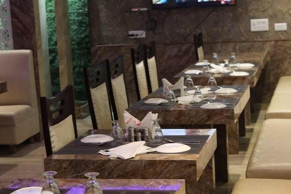 Фото Hotel Celebration