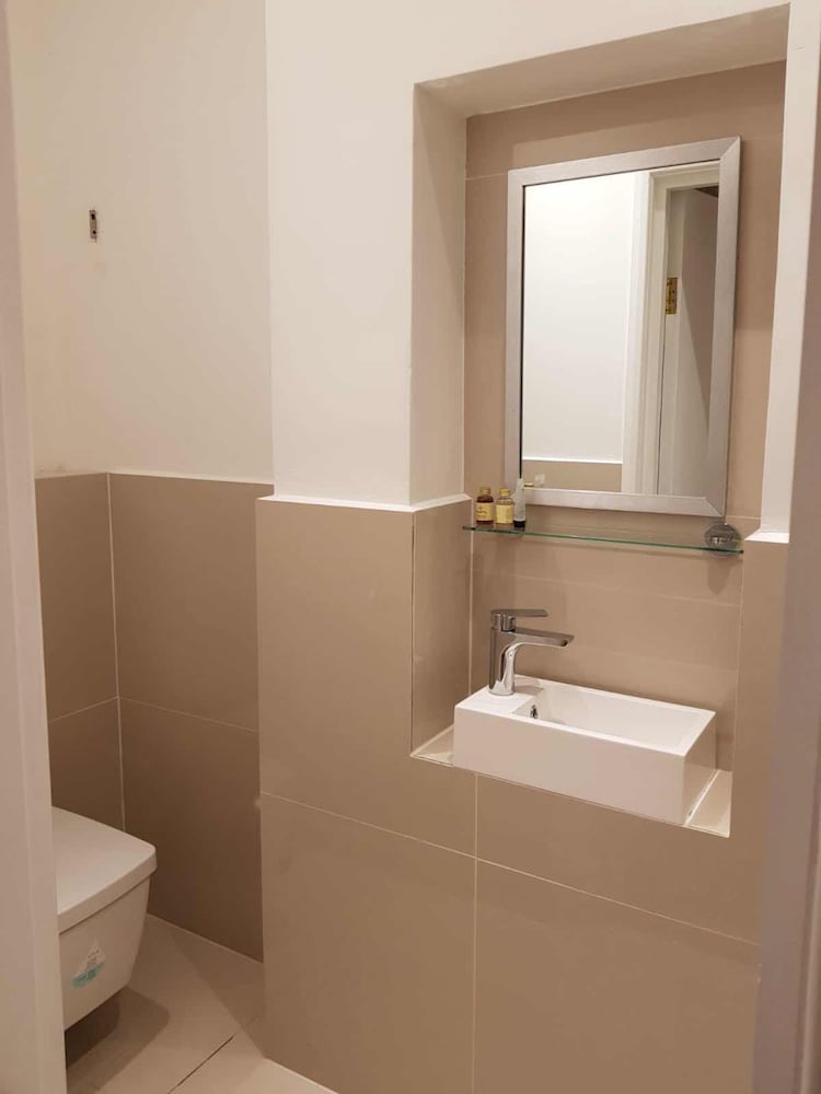 Фото Tourian Lounge Hotel