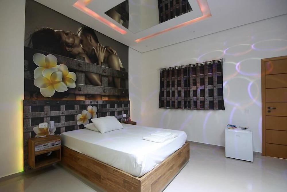 Фото Liverpool Hotel & Motel