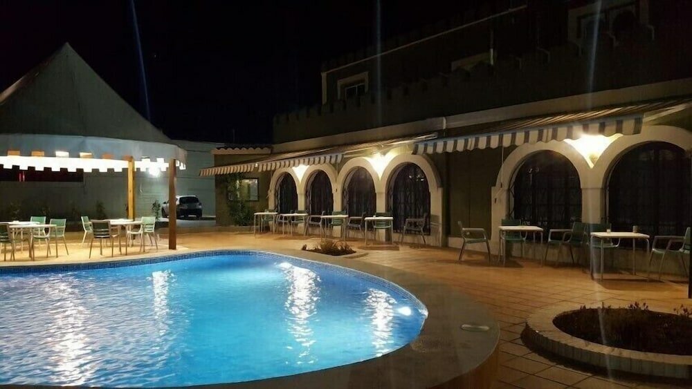 Фото Hostal Castellverd