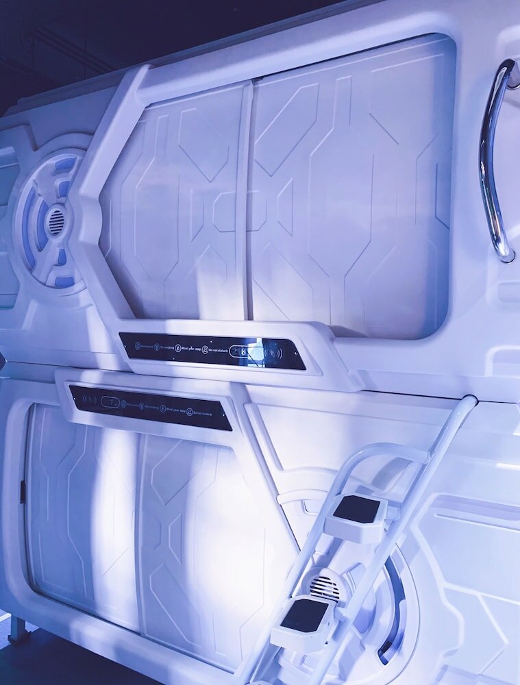 Фото Met A Space Pod @ Arab Street