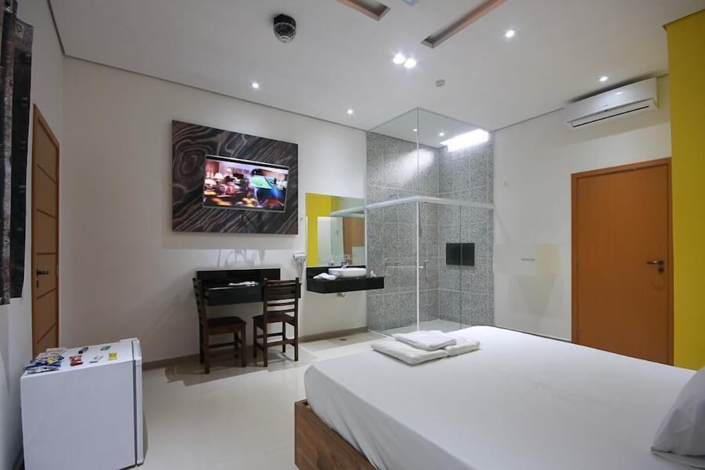 Фото Liverpool Hotel & Motel