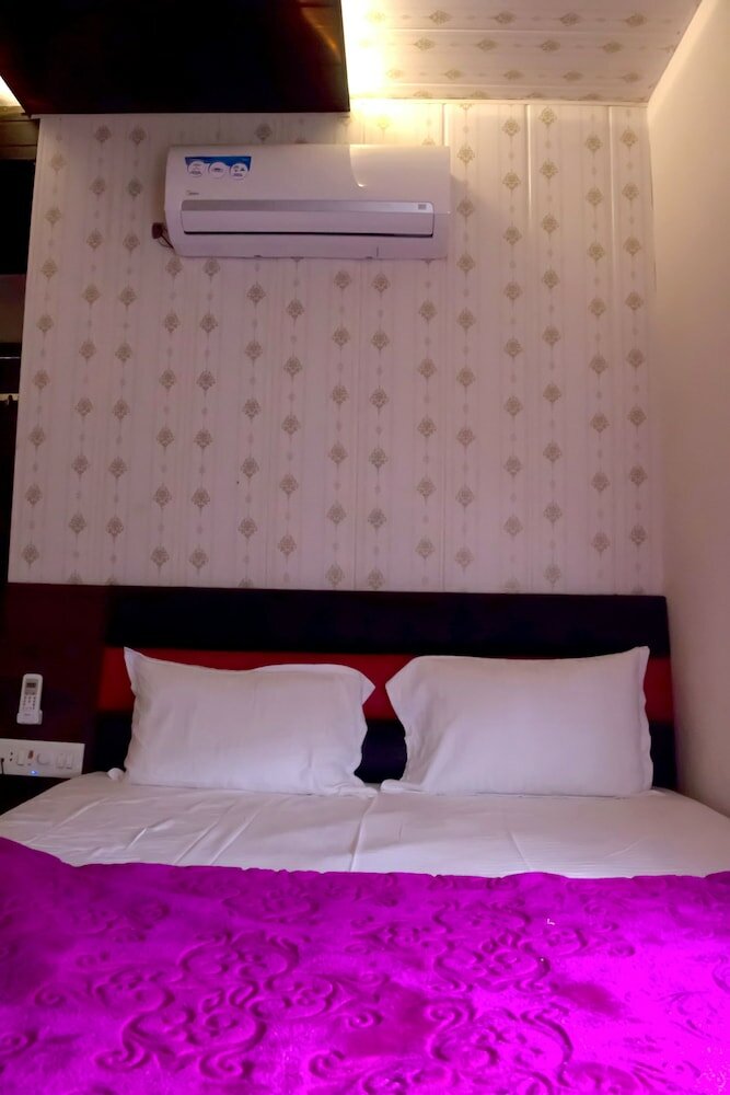 Фото Hotel Shree Palace & Restaurant