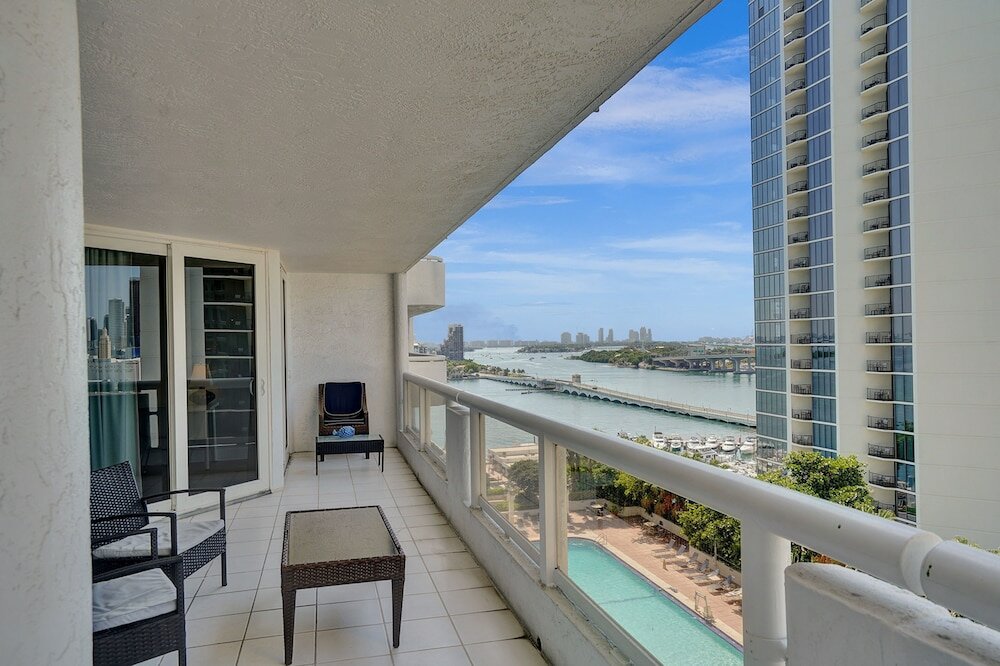 Фото 3 Bedroom Condo With Stunning Balcony View