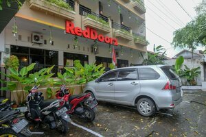 Гостиница RedDoorz @ Jalan Pramuka Manado