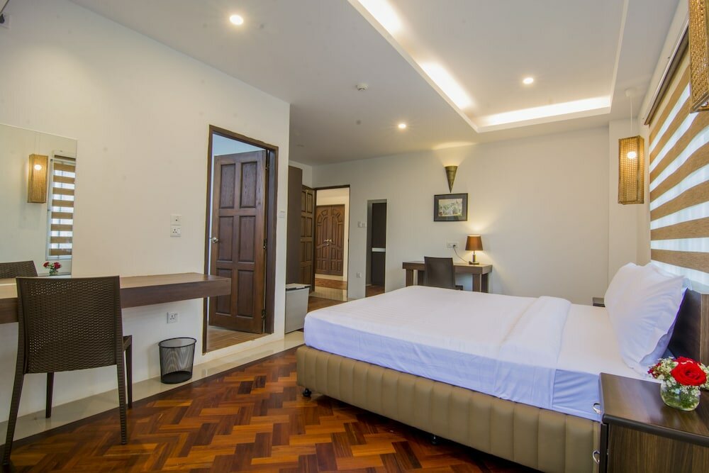 Фото Woodside Inn & Serviced Apartments