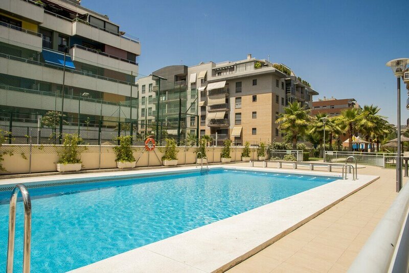Гостиница EnjoyGranada Lujo Piscina y Parking в Гранаде