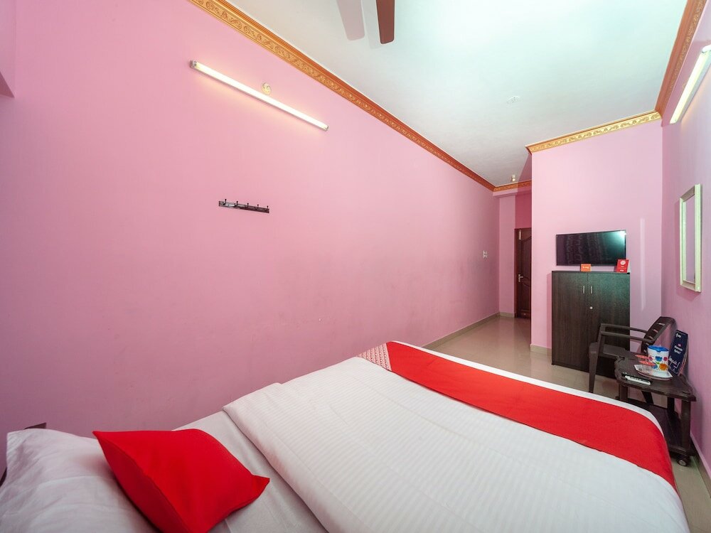 Фото Oyo 18450 Puduvai Inn Guest House