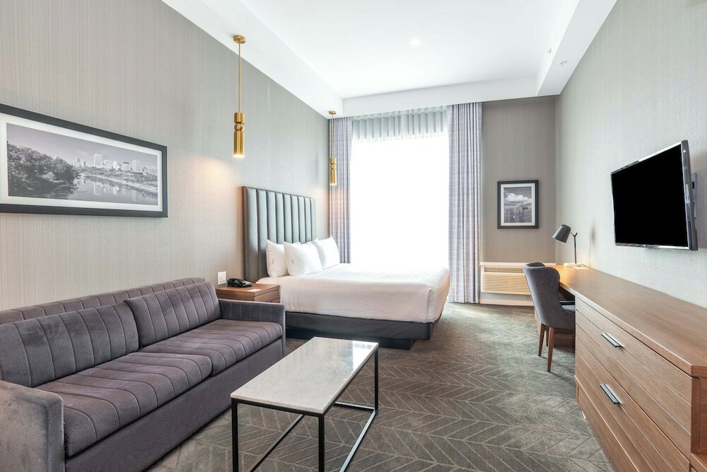 Фото Sandman Signature Sherwood Park Hotel