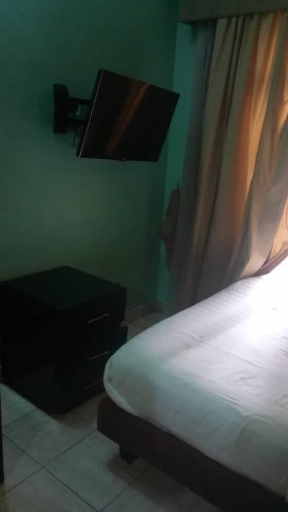 Фото Lagoon Crest Hotel