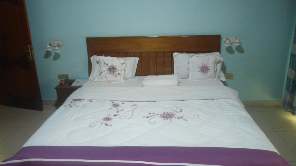 Фото Modern Villa Hotel