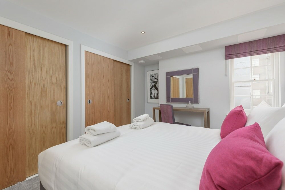 Фото Destiny Scotland Royal Mile Residence