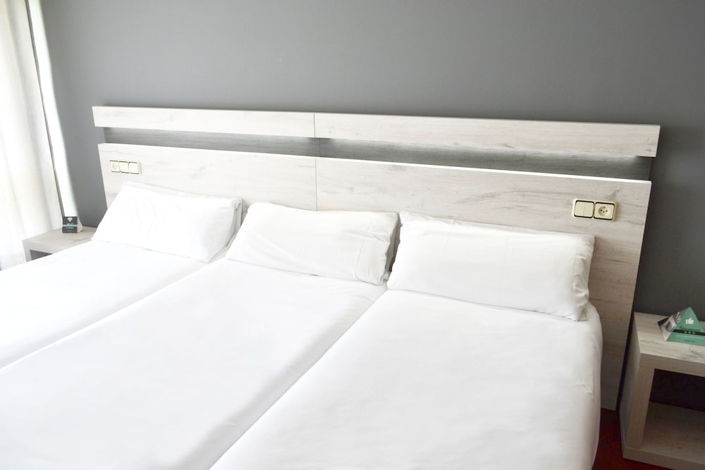 Фото Hostal Alda Puerta Coruña