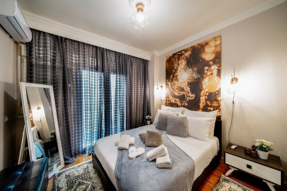 Фото Corona Deluxe Apt Must